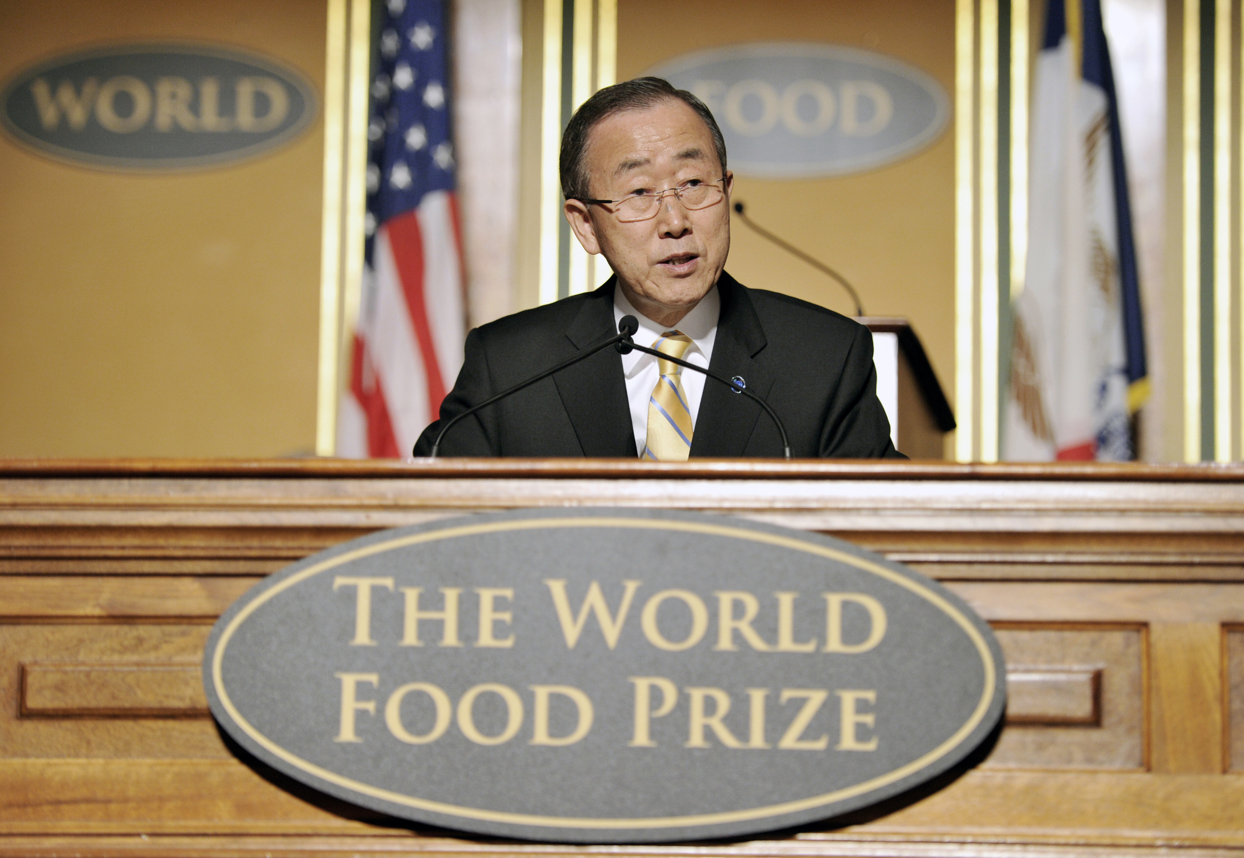 Secretary-General Ban Ki-moon delivers keynote address at the 2012 World Food Prize laureate award ceremony.