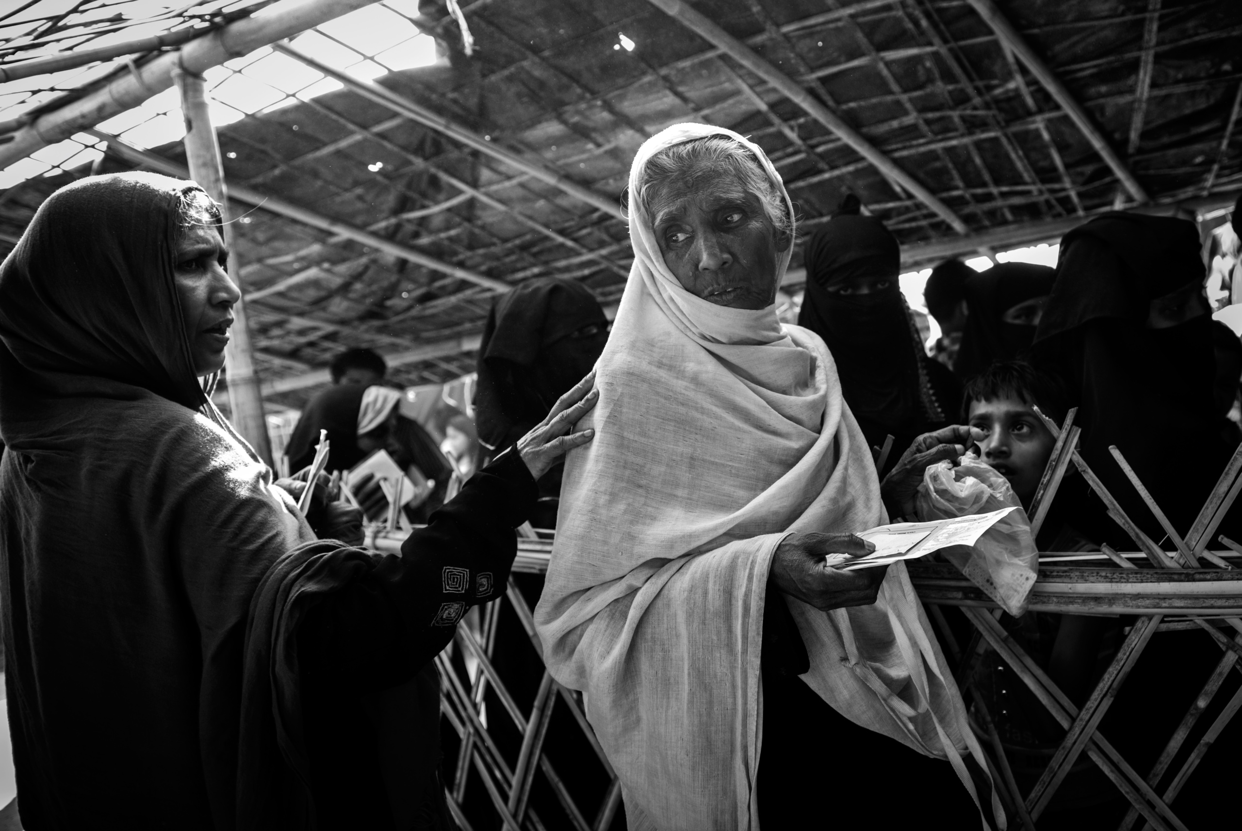 Newly arrived Rohingya refugees waiting for food aid at Kutupalong camp on April 16, 2018 in Cox's Bazar, Bangladesh.
Over 650,000 Rohingya have crossed the border to Bangladesh since August last year, fleeing the violence.