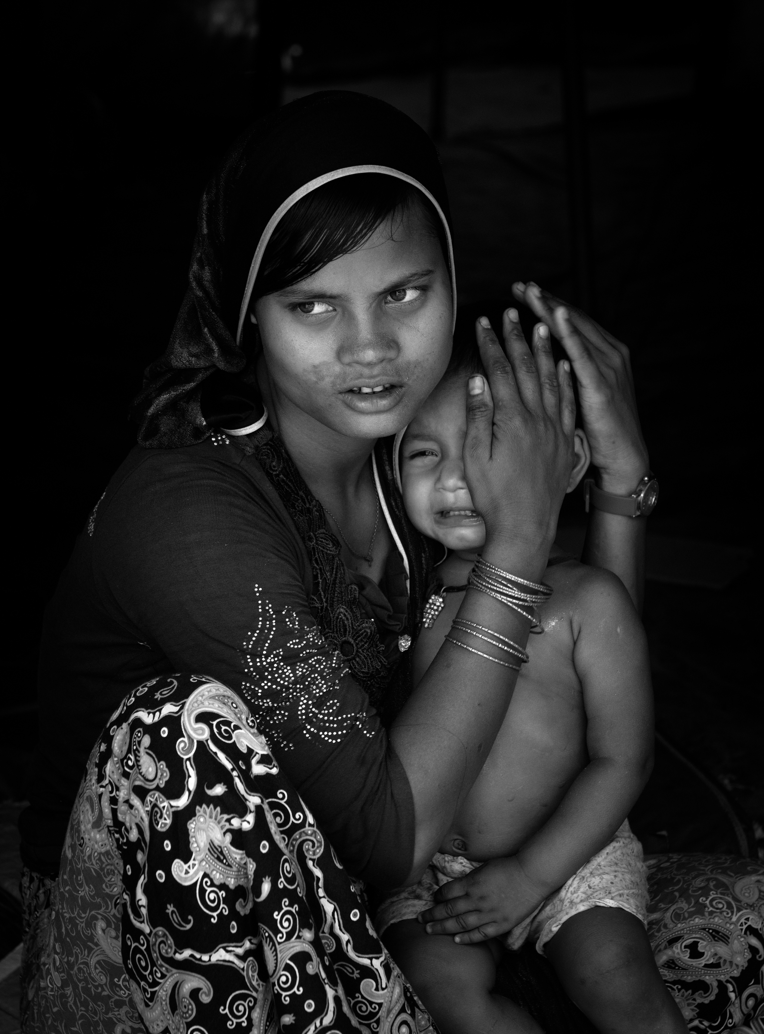 Bangladesh, Cox's Bazaar.
A Rohingya refugee woman holds her young child .
Over 650,000 Rohingya have crossed the border to Bangladesh since August last year, fleeing the violence.