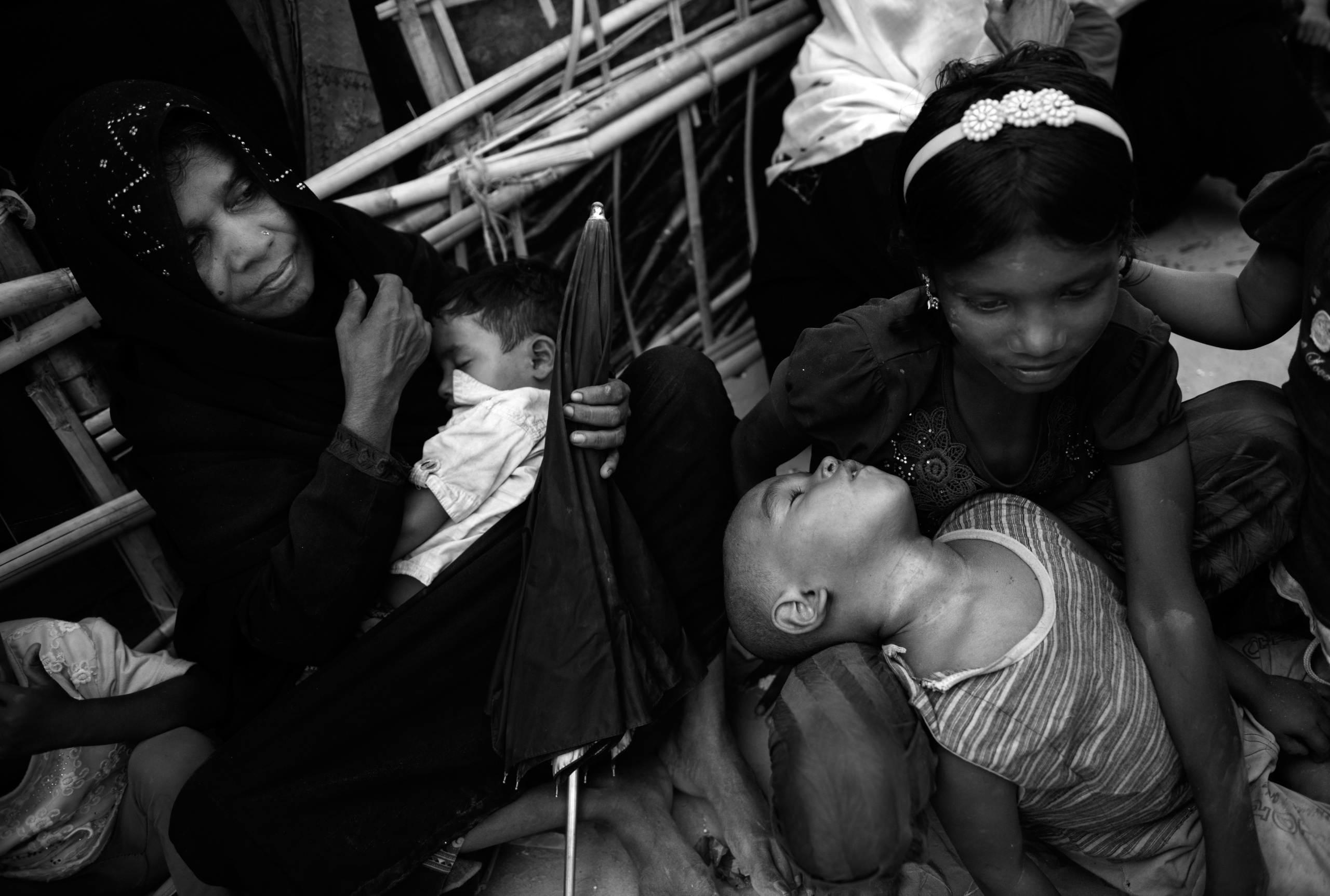 Bangladesh, Cox's Bazaar.
Newly arrived Rohingya refugees waiting for food aid at Kutupalong camp on April 16, 2018 .
Over 650,000 Rohingya have crossed the border to Bangladesh since August last year, fleeing the violence.