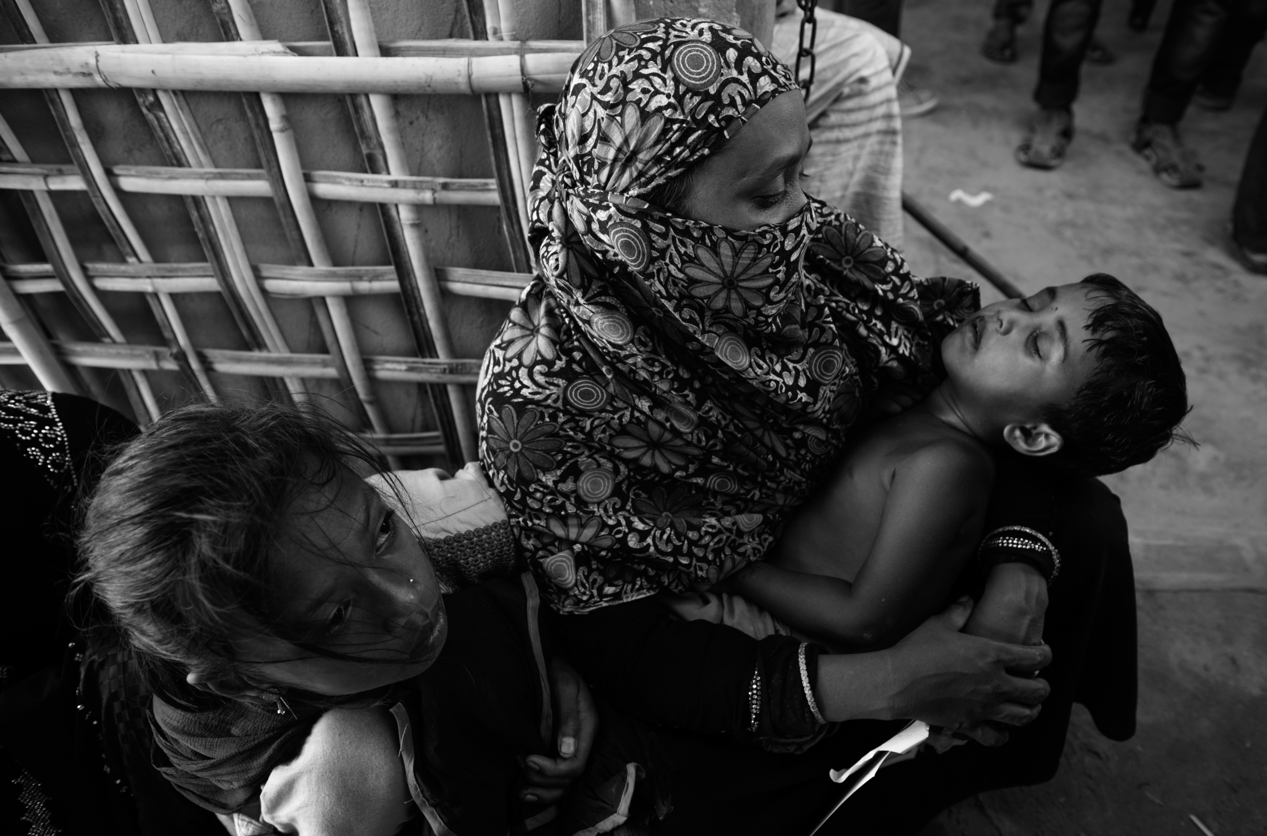 Bangladesh, Cox's Bazaar.
Newly arrived Rohingya refugees waiting for food aid at Kutupalong camp on April 16, 2018 . Over 650,000 Rohingya have crossed the border to Bangladesh since August last year, fleeing the violence.