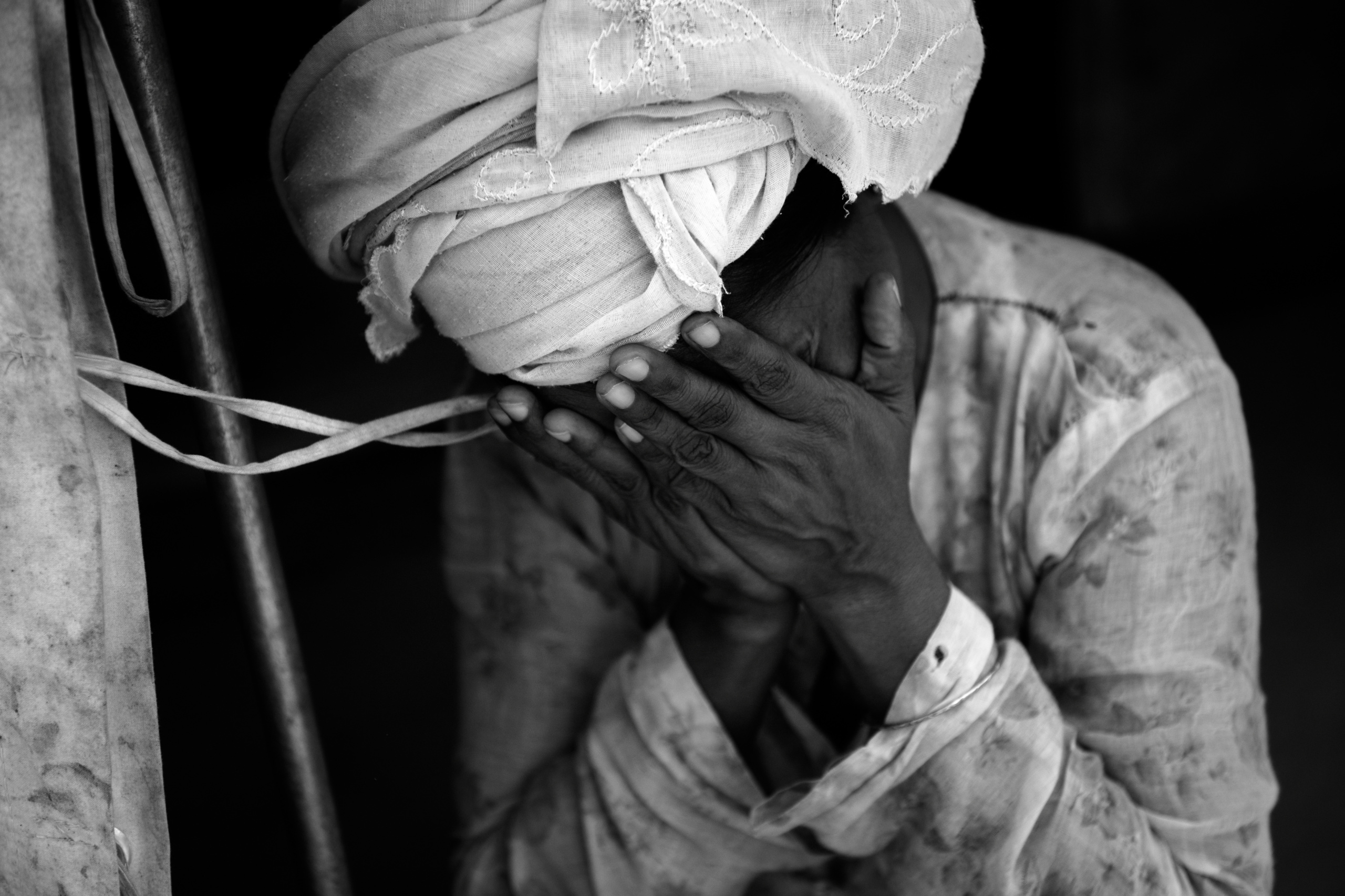 Bangladesh, Cox's Bazaar.
Rohingya woman cries.
Over a half a million Rohingya refugees have fled into Bangladesh since late August, the outbreak of violence in Rakhine state caused a humanitarian crisis in the region with continued challenges for aid agencies.
