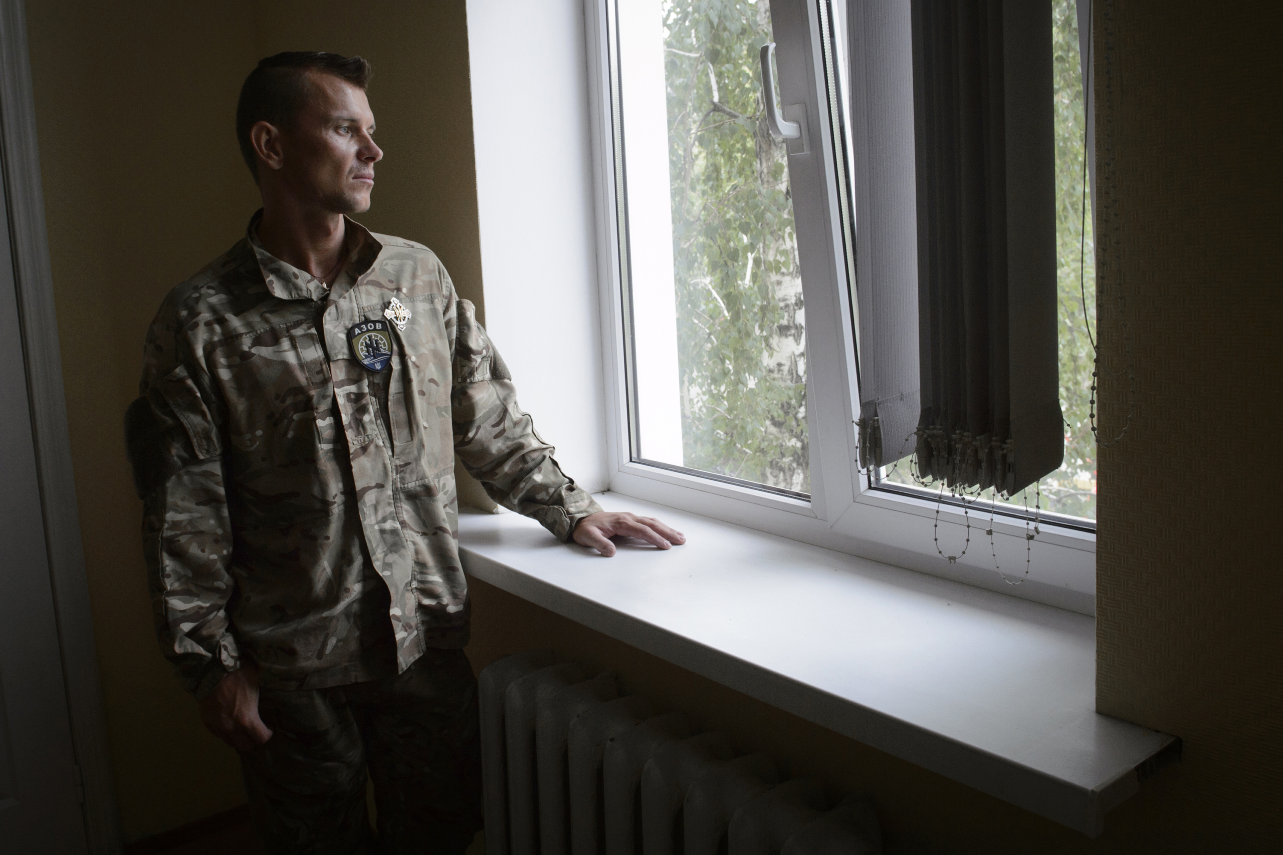 In a refugee center in Kiev. Maxime 28 years staring into space. He was tortured several weeks.He suffers from psychological disorders.
The fight between pro-Ukrainian troops and pro-Russian separatists is continuing in the Donbas region of eastern Ukraine despite the recent Minsk ceasefire agreements.