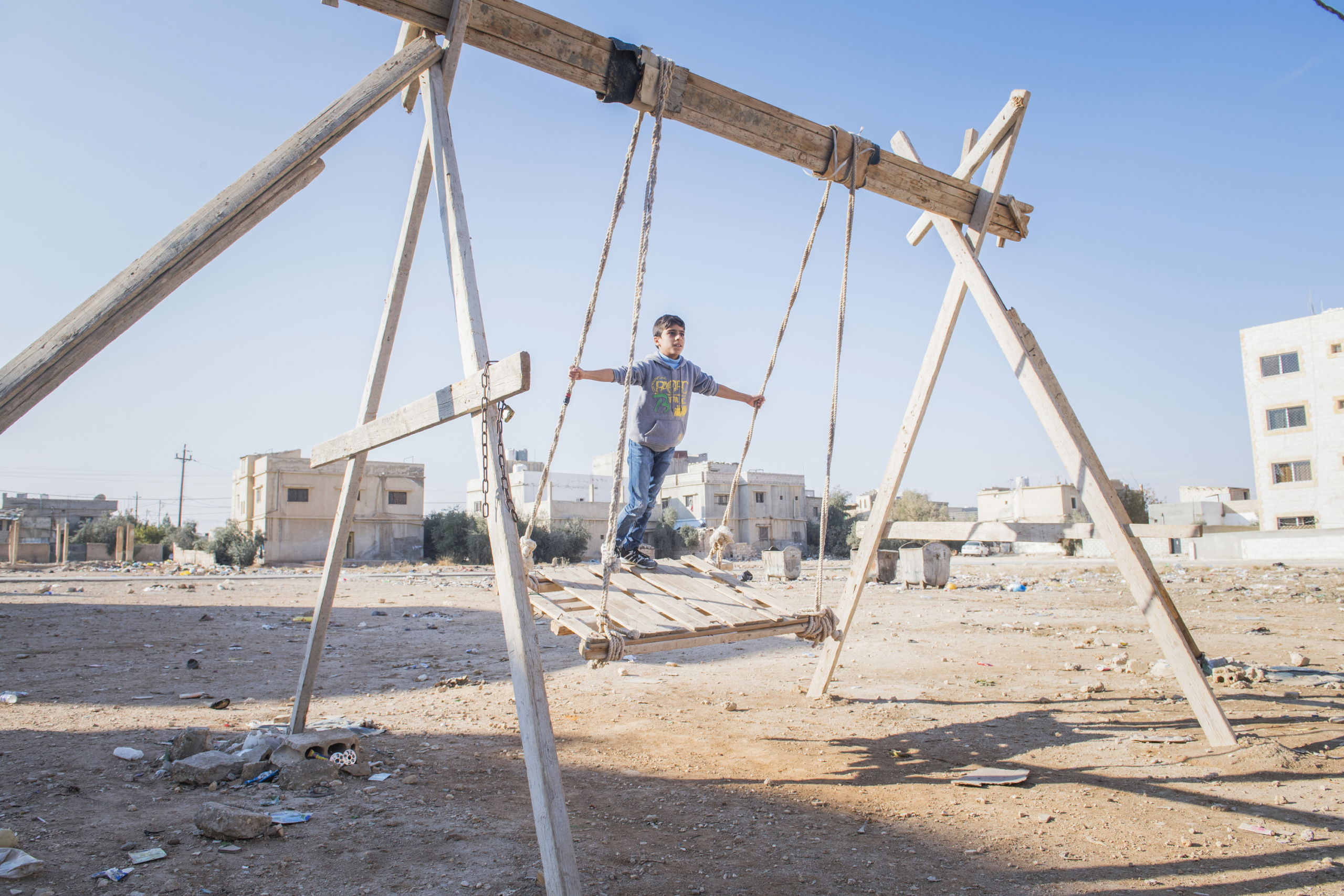 Jordan, Syrian border.
Young Syrian refugee play in the street.
The conflict in Syria, of exceptional violence and intensity, gave birth to one of the most important movements of refugees and internally displaced persons in the Middle East since the Second World War. The United Nations High Commissioner for Refugees (UNHCR) estimates that nearly five million Syrians have left their country since the beginning of the crisis, not to mention millions of internally displaced people. Jordan is one of the main host countries, with more than 630,000 refugees registered with UNHCR.