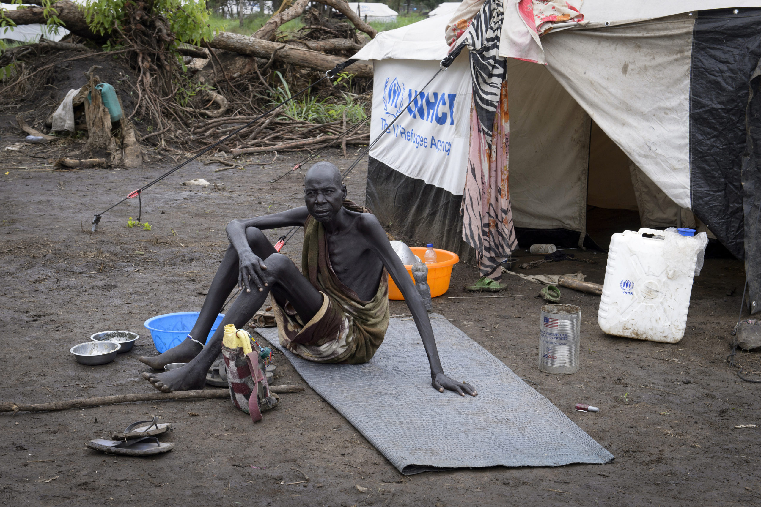 — SOUTH SUDAN
Juba, South Sudan.
Displaced persons from Dinka ethnic group are sheltered in a refugee camp under control of UN at Juba.
On 9th of July 2011 a new country will be born in Africa. The Republic of South Sudan will be the 54th African state and the 193rd nation in the world. But South Sudan is a very poor country, despite its large oil reserves, which account for 98 percent of its income.
South Sudan’s society is deeply divided along tribal lines. The main clan is the Dinka, a pastoral semi-nomadic population. Violence is endemic to the region, often as a consequences of cattle ownership issues. But violence is also very much fed by the uncountable number of weapons circulating in the country, the heavy legacy of a 30 year long civil war against North Sudan.