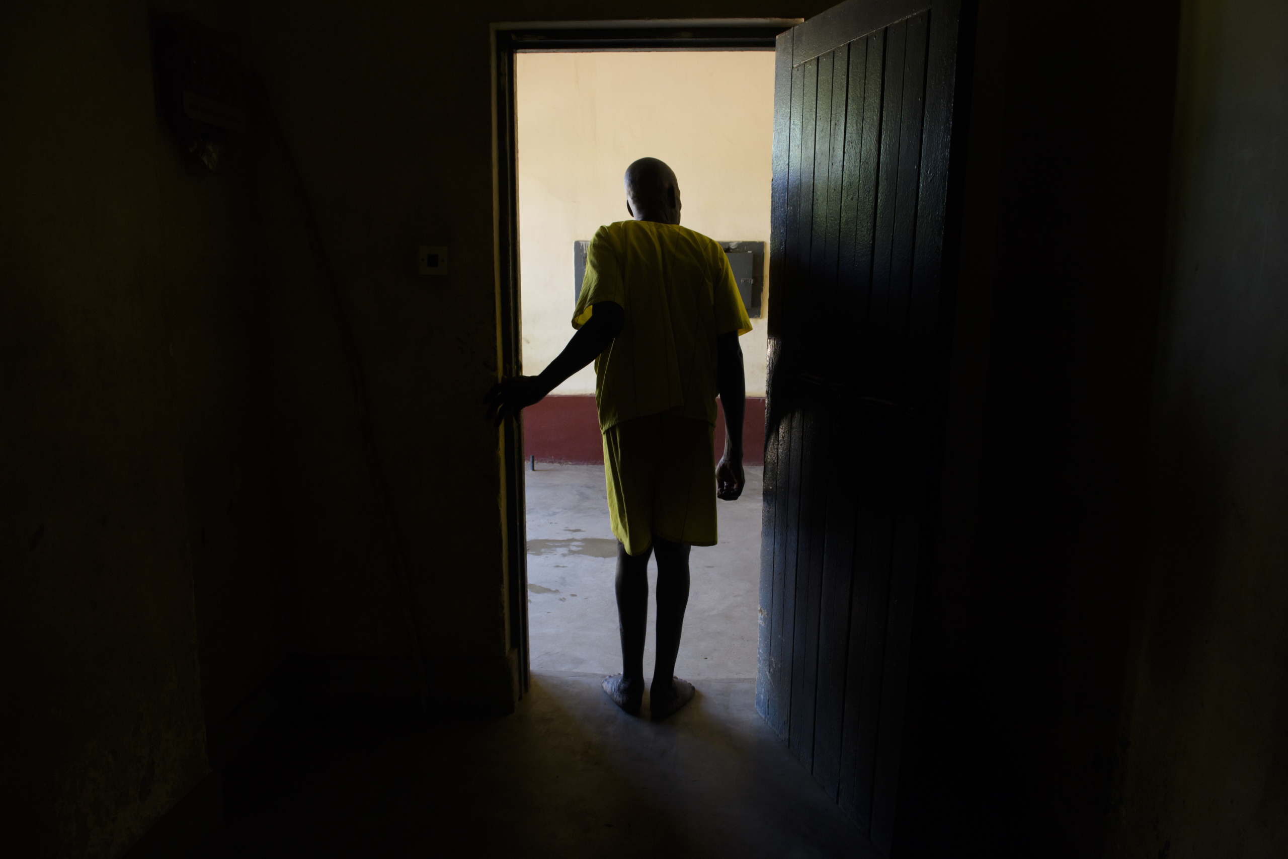 Soroti,UGANDA.
Uganda Government Prison of Soroti.
A 71 year old prisoner is awaiting trial for the last 2 years at Soroti Prison. He is accused, along with his son, of murdering the person who wanted to acquire their land.
90% of inmates are imprisoned for killing people after land conflict.
Land conflicts will escalate in at least 30 districts of Uganda unless urgent measures are taken to resolve them. The conflicts include border disputes with neighboring countries, inter-district border disputes, wrangles between landlords and their tenants and tenants resisting acquisition of land by investors.
For many years numerous land conflicts and disputes have left parties dead or at least vowing to kill each other.