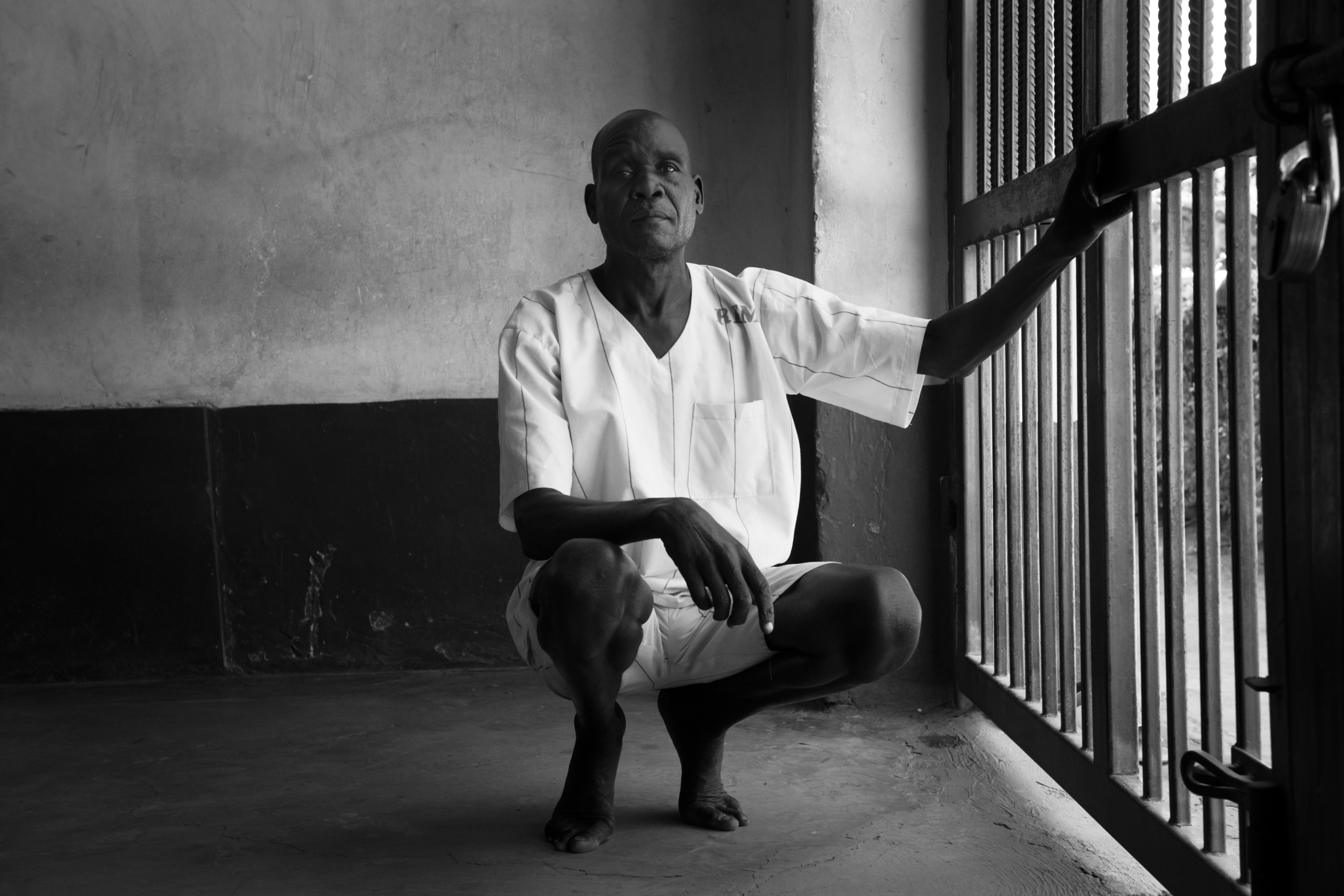 Soroti,UGANDA.
Uganda Government Prison of Soroti.
A 66 year old prisoner is serving his sentence of 17 years after having killed his neighbor who wanted to take his land.
90% of inmates are imprisoned for killing people after land conflict.
Land conflicts will escalate in at least 30 districts of Uganda unless urgent measures are taken to resolve them. The conflicts include border disputes with neighboring countries, inter-district border disputes, wrangles between landlords and their tenants and tenants resisting acquisition of land by investors.
For many years numerous land conflicts and disputes have left parties dead or at least vowing to kill each other.